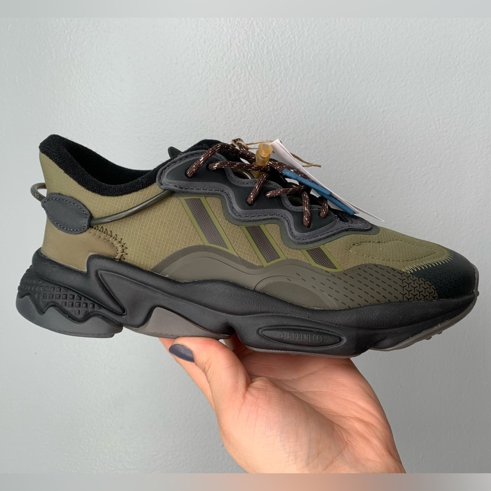 Adidas Ozweego Green and Black Size:8 Women/6 Men